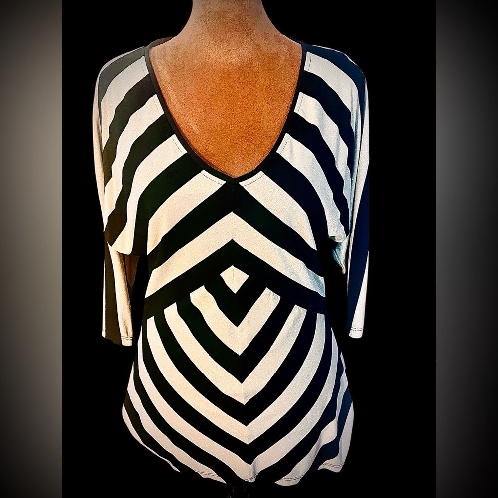 S White House Black Market V-Neck Black and Gold Chevron Top NWT